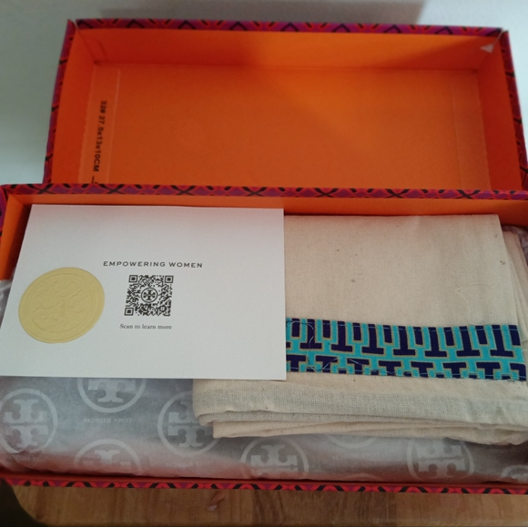 Tory Burch Slide Size 5 - Picture 3 of 11